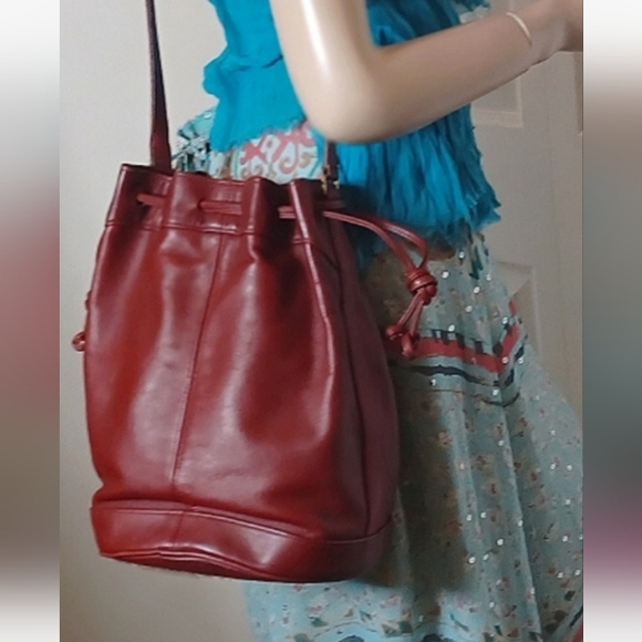 THE MOST GORGEOUS COLOR WINE SO RARE, YEAR 1990  VINTAGE COACH DRAWSTRING DUFFLE - Picture 1 of 17